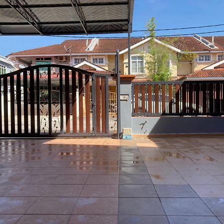Villa Comfy Sutera Seberang Jaya à Kampong Belah Dua Extérieur photo